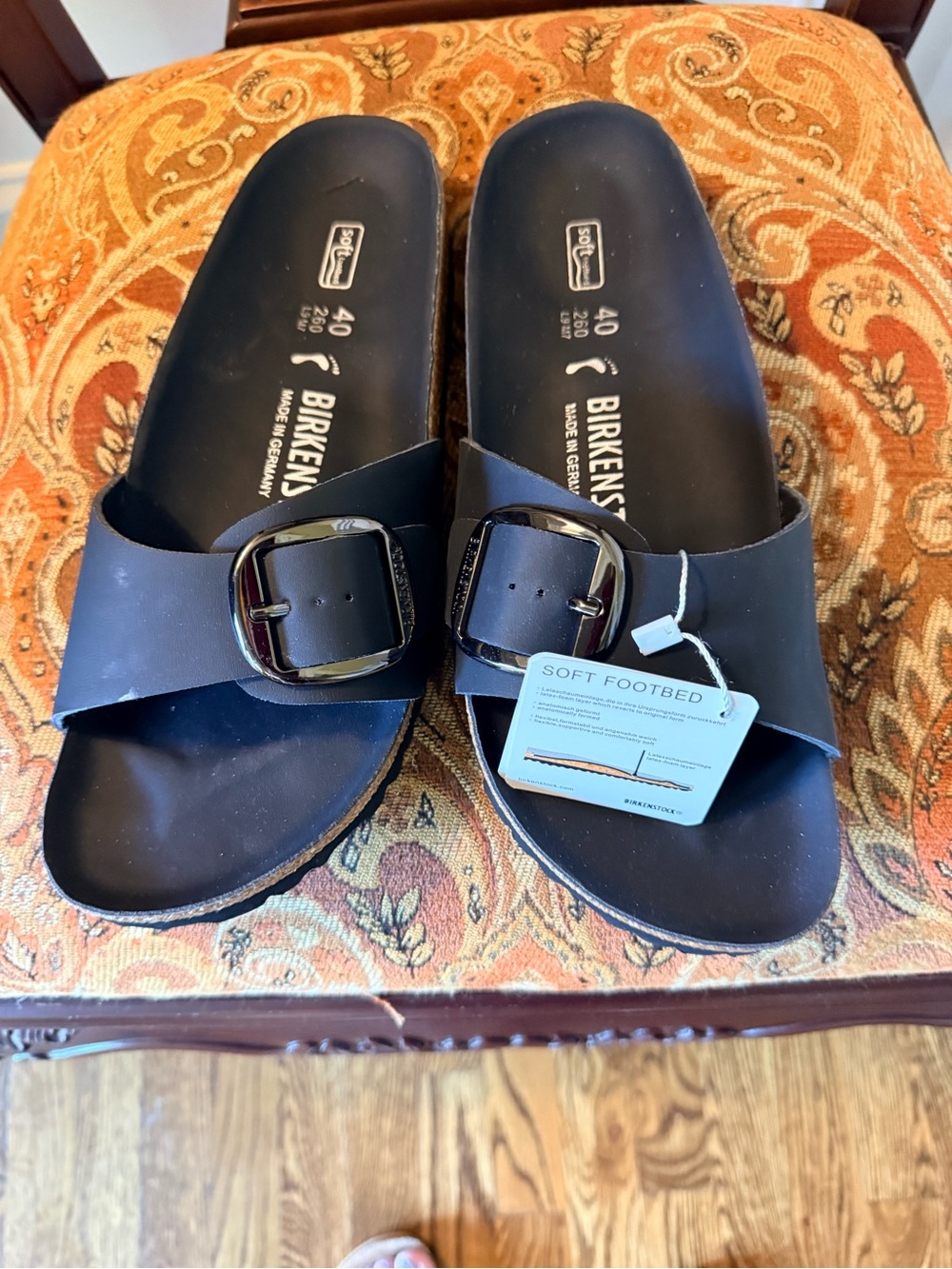 Birkenstock NWT Black Slide w/silver buckle. Soft Footbed. Size 40 - Picture 2 of 13